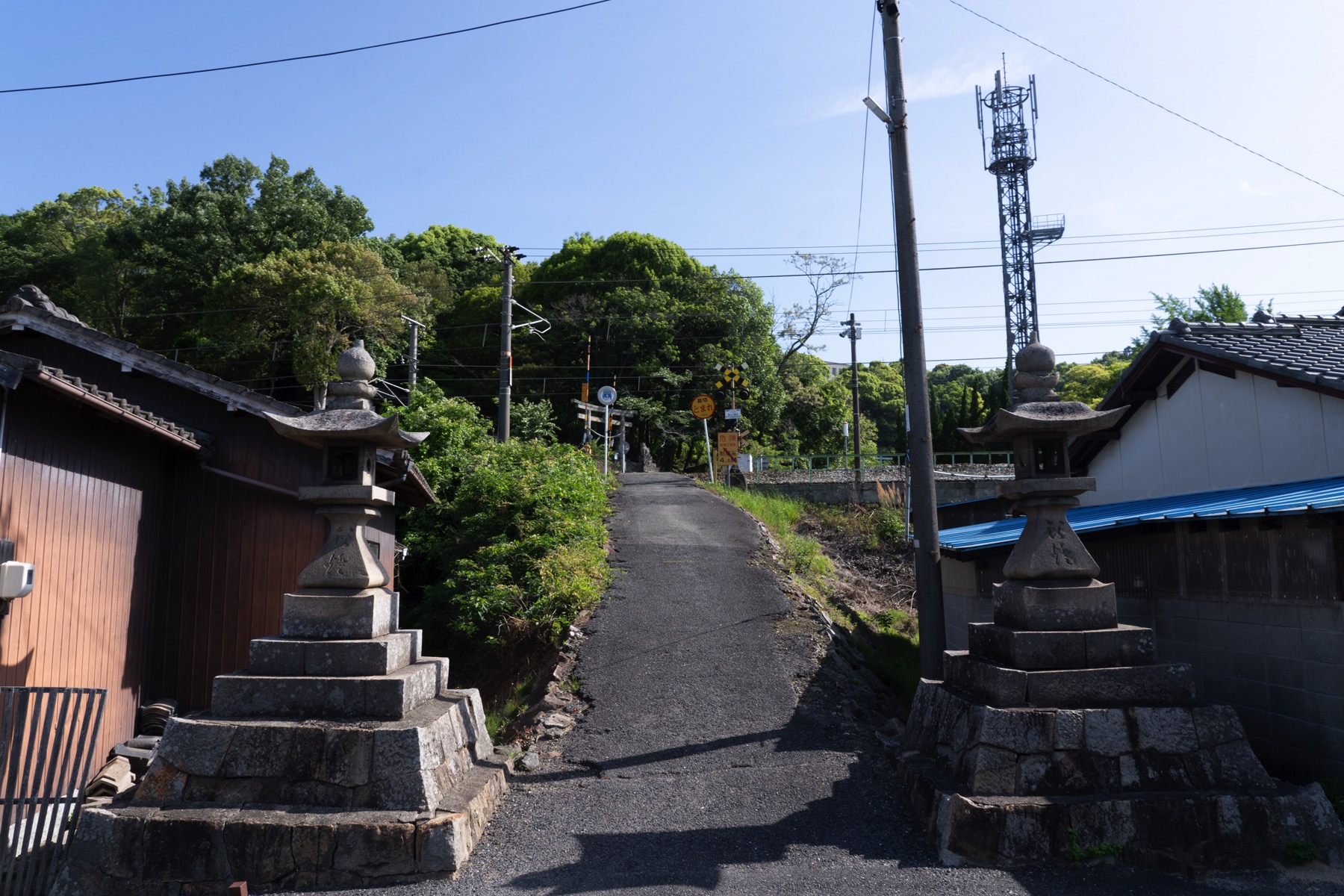 Aoe Shrine and Hakubi Line in Sakazu, Kurashiki, Okayama