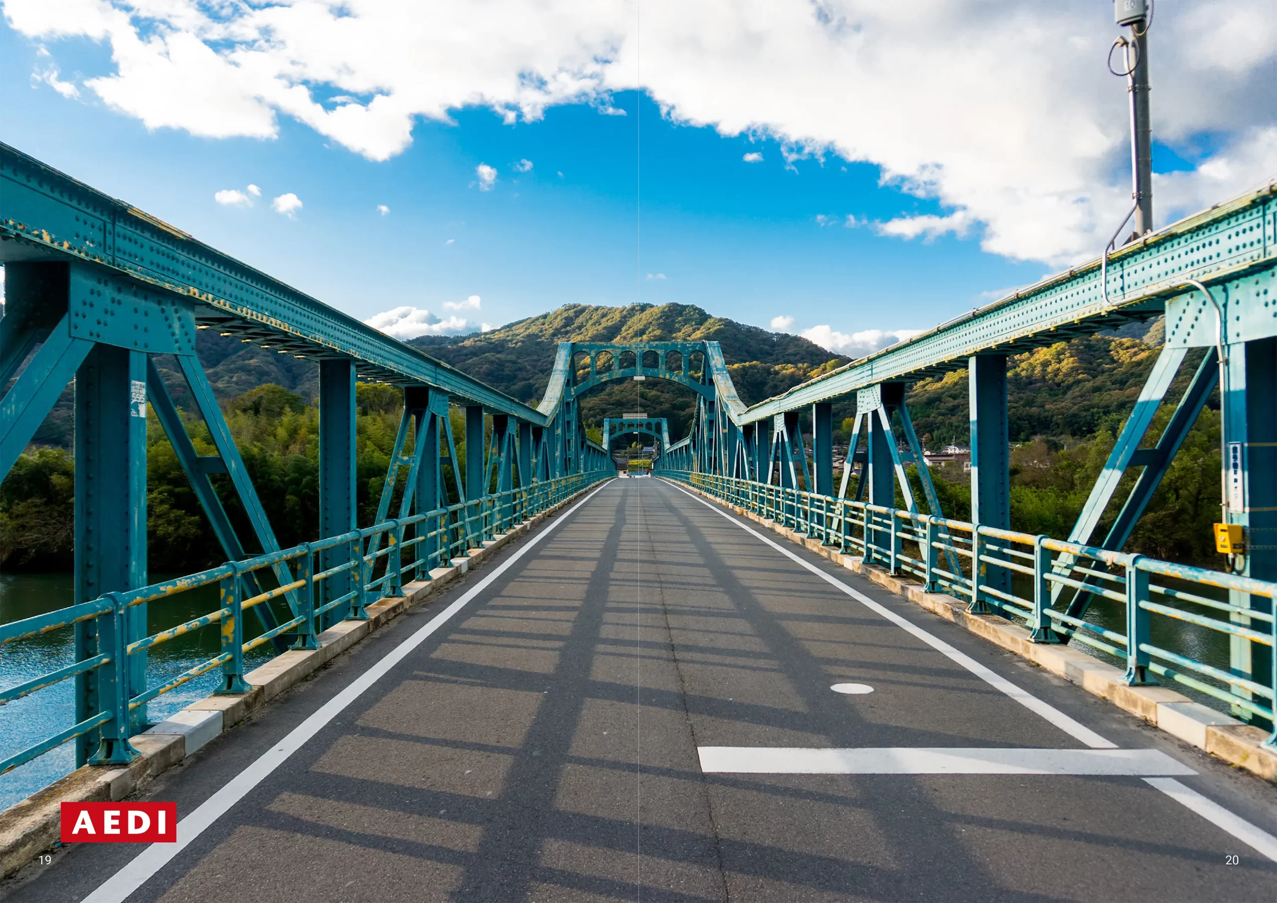 AEDI 2026 - 会社案内パンフレット イメージ（岡山県高梁市の橋）ページ