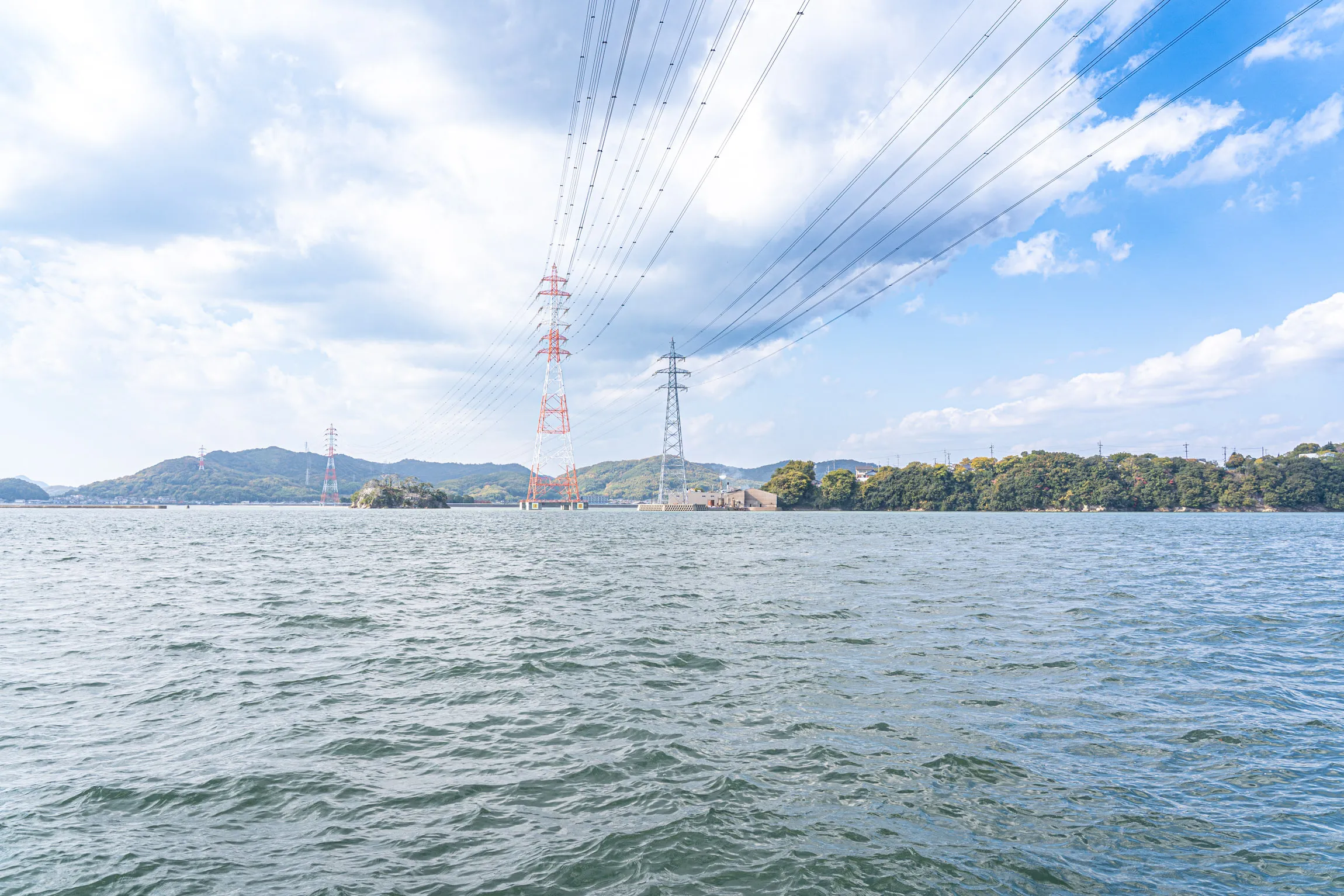 溜川河口と鉄塔