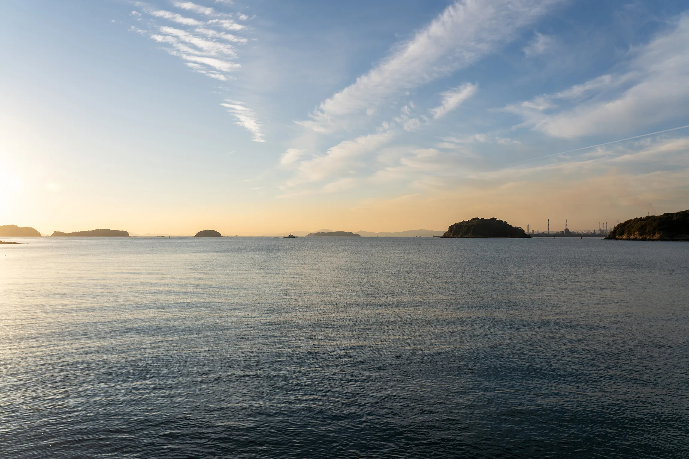 岡山県倉敷市児島通生からの瀬戸内の夕焼け（瀬戸内海・水島コンビナート）